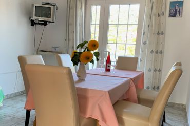 Apartment B2, dining room