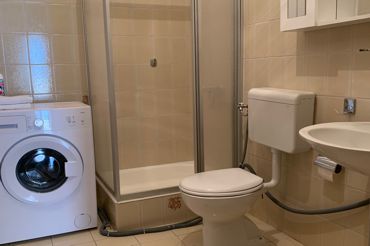 Apartment B2, bathroom